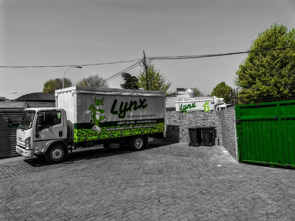 Small Lynx truck delivering items